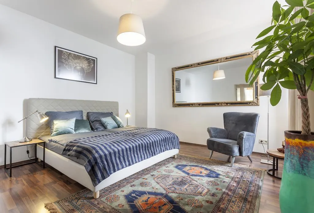The Rheinsberger - Cosy 2Br One Living Room Up To 6 Berlin Almanya