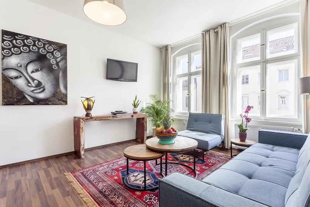Daire The Rheinsberger - Cosy 2Br One Living Room Up To 6 Berlin
