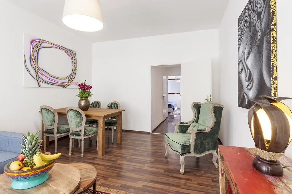 The Rheinsberger - Cosy 2Br One Living Room Up To 6 Berlin Daire