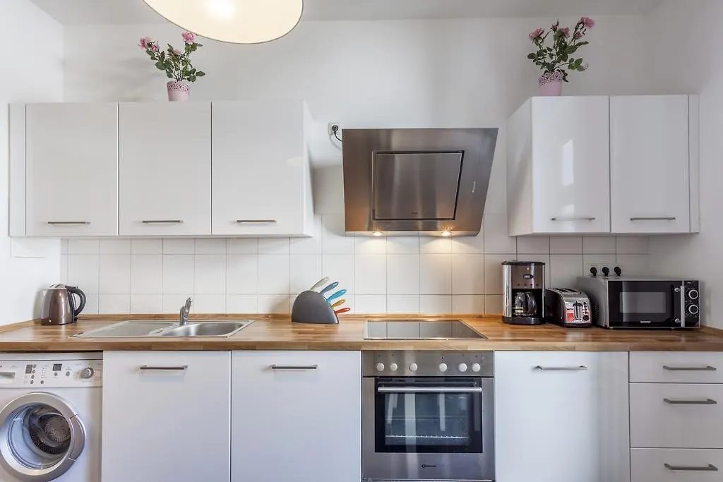 Daire The Rheinsberger - Cosy 2Br One Living Room Up To 6 Berlin