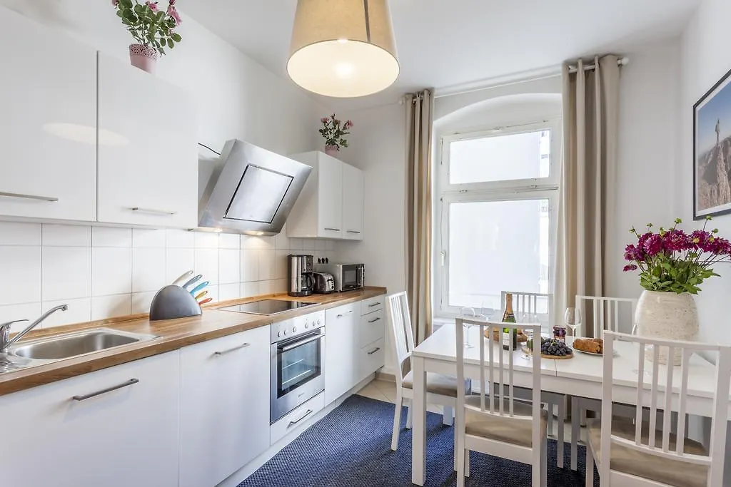 The Rheinsberger - Cosy 2Br One Living Room Up To 6 Berlin Almanya